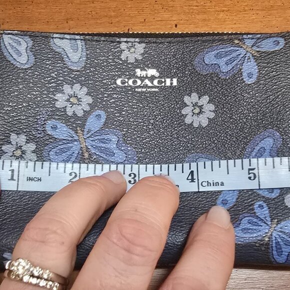 LIKE NEW! Authentic Coach corner zip wristlet  - Butterfly Print - Picture 4 of 7